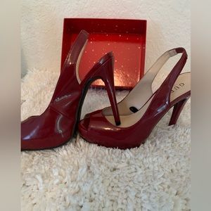 GUESS SLINGBACK OPENS TOE SANDAL/ PUMP. WINE SIZE 6